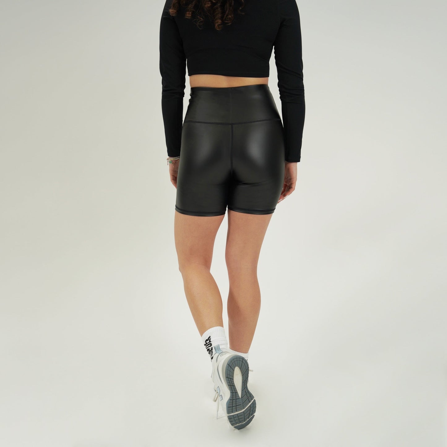 Bikershorts aus veganem Leder mit hoher Taille, 18 cm, Schwarz