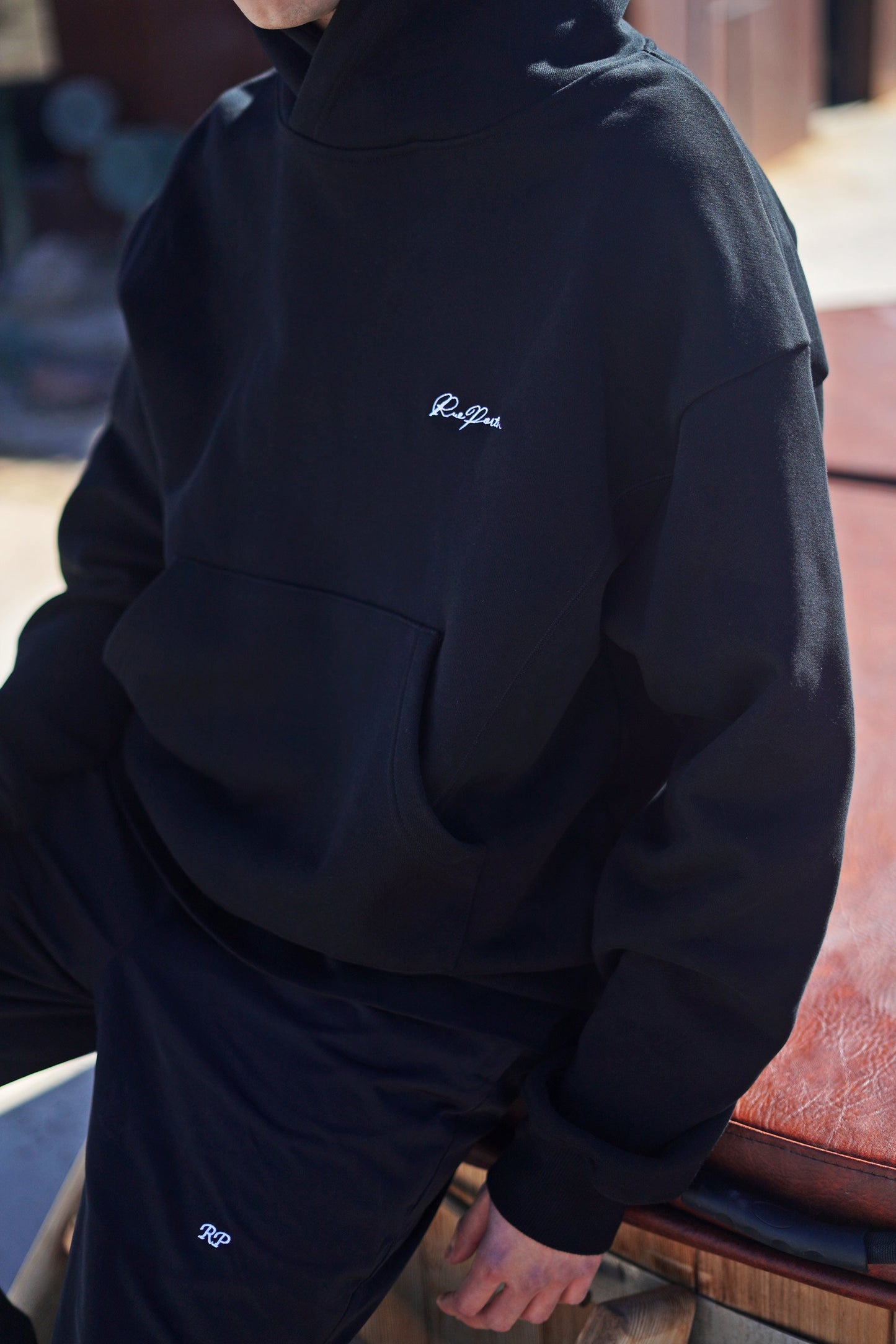 RTW SIGNATURE HOODIE - BLACK