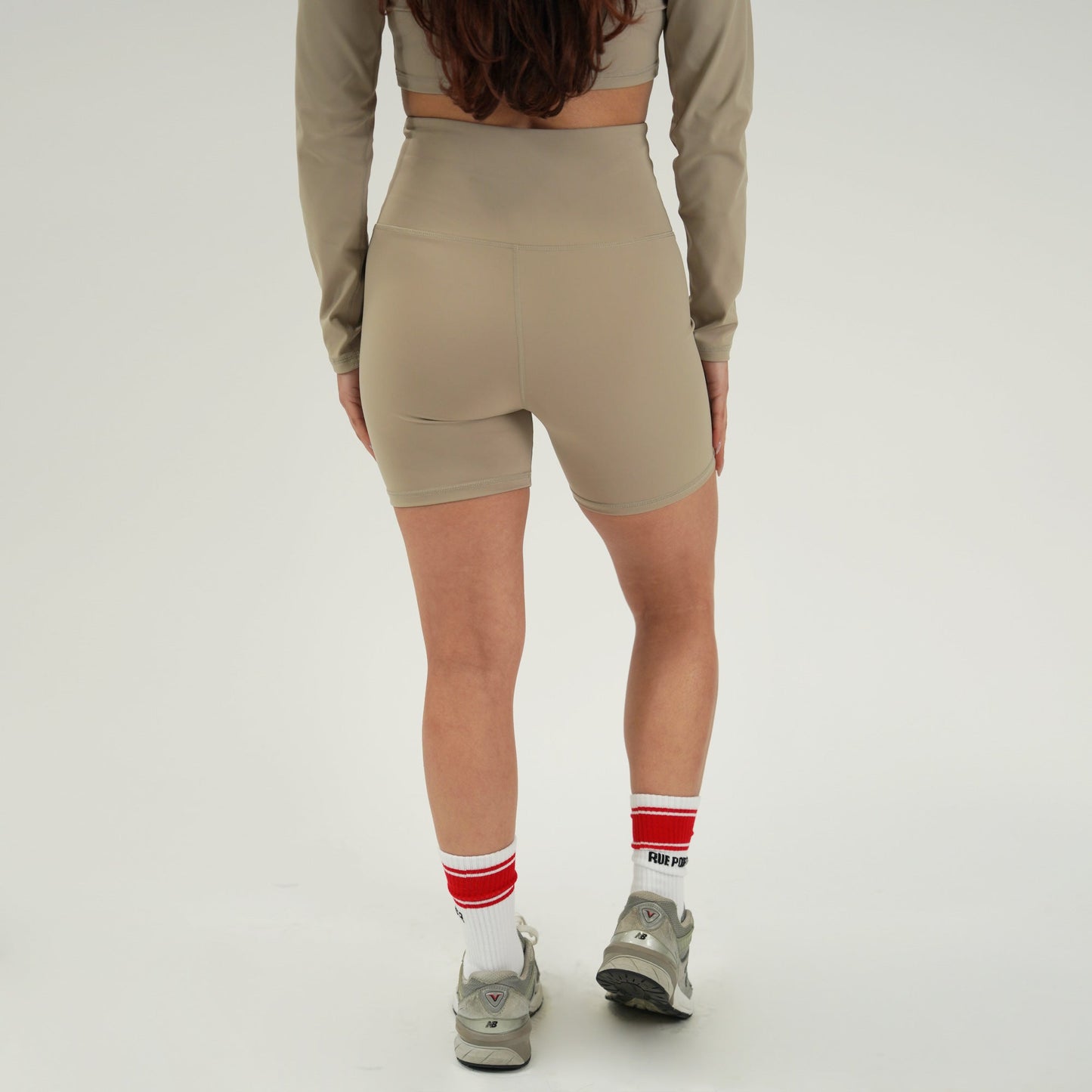 HIGH-WAIST BIKER SHORT 7" - STONE